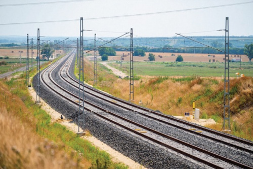 A magyar vasúti pályahálózat kiépítettsége területéhez viszonyítva rendkívül magas.