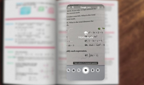 A Lens „házi feladat súgója” a feladatról készült kép alapján megmutatja azokat a lépéseket, amelyek segítenek például egy kérdéses egyenlet levezetésében.