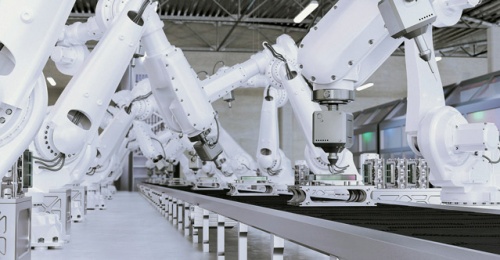 Amikor a robotokat, a számítógépeket, az automatizálási rendszereket összekapcsoltan használjuk, és a sok folyamatot összességében tekintjük, akkor kezdődik az Ipar 4.0.